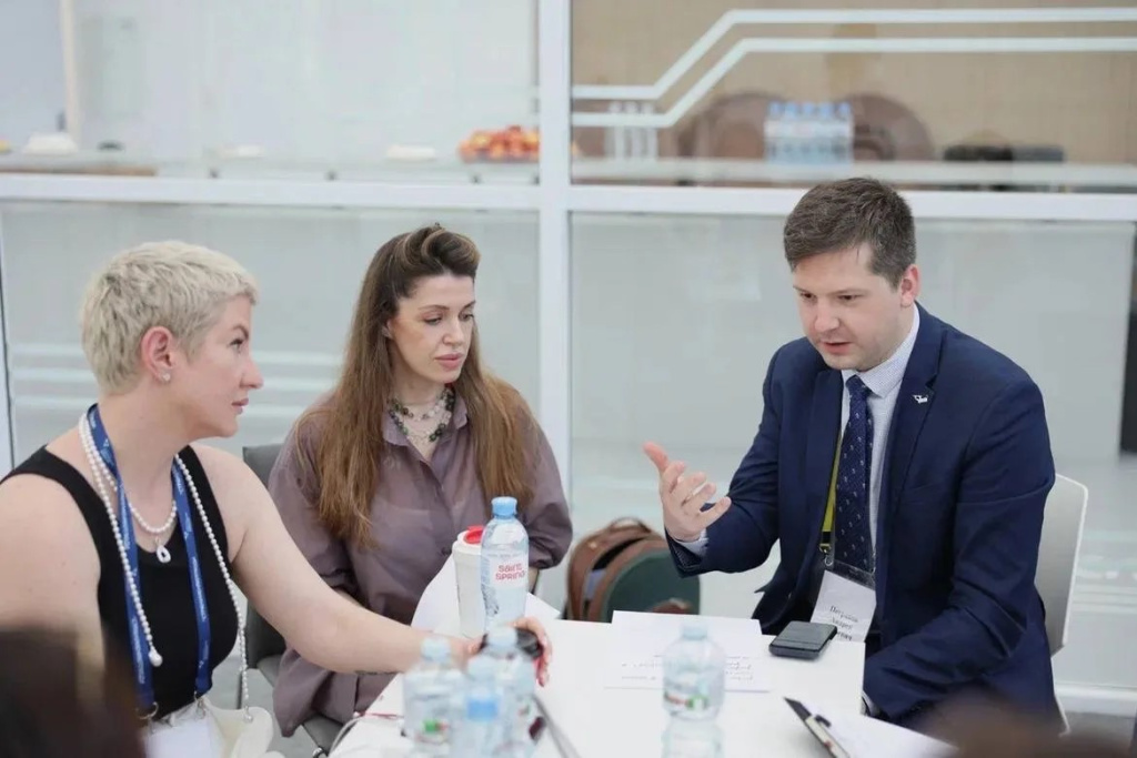 Сотрудники Центра ДПО филологического факультета приняли участие в экспертной сессии по развитию НКИ в рамках подготовки форума «Сильные идеи для нового времени» Сотрудники Центра ДПО филологического факультета приняли участие в экспертной сессии по развитию НКИ в рамках подготовки форума «Сильные идеи для нового времени»