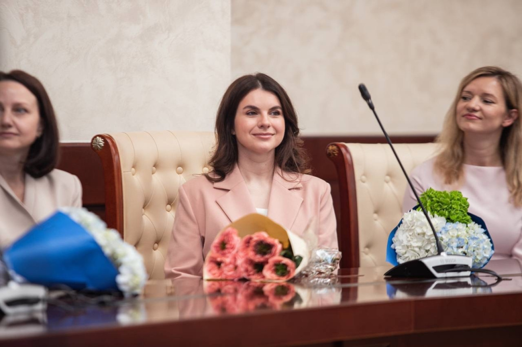 Выпускной слушателей программы «Специалист по этикету, деловому протоколу и кросс-культурным коммуникациям» Выпускной слушателей программы «Специалист по этикету, деловому протоколу и кросс-культурным коммуникациям»