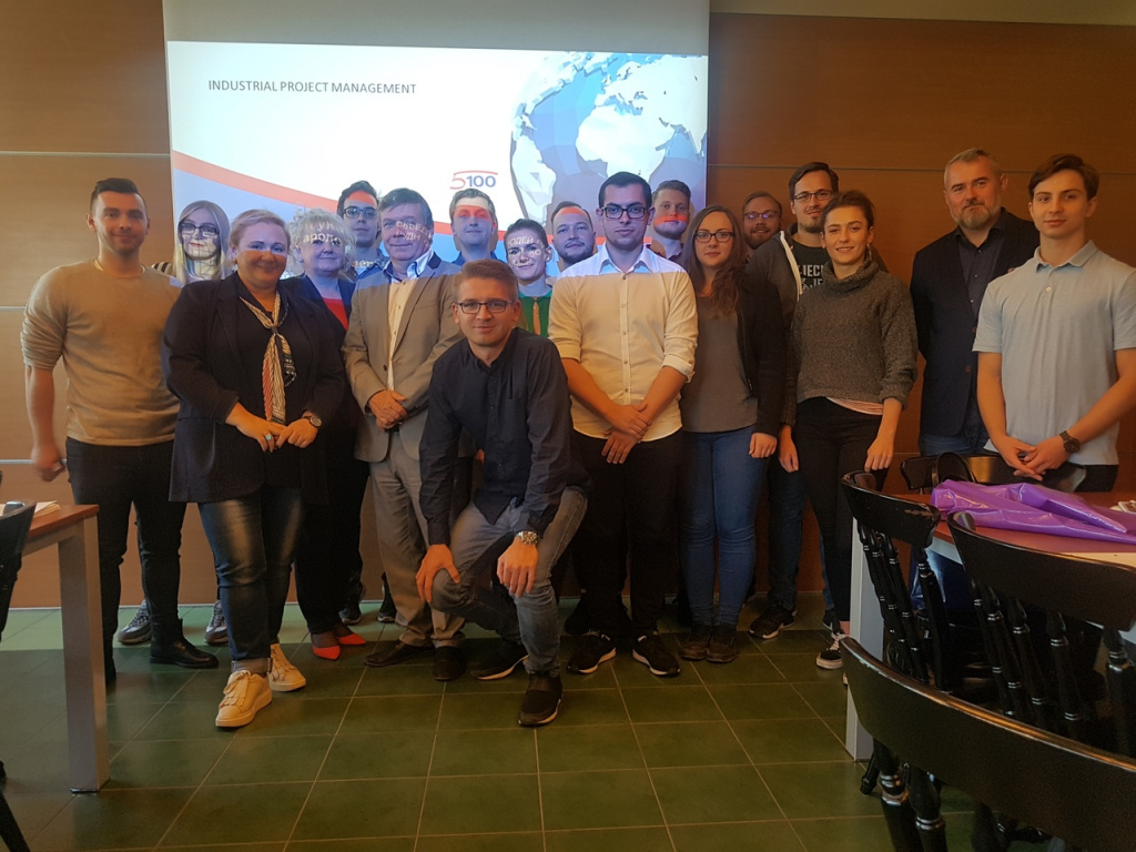 Слушатели Программы ДПО Управление отраслевыми проектами на торжественном открытии программы.jpg